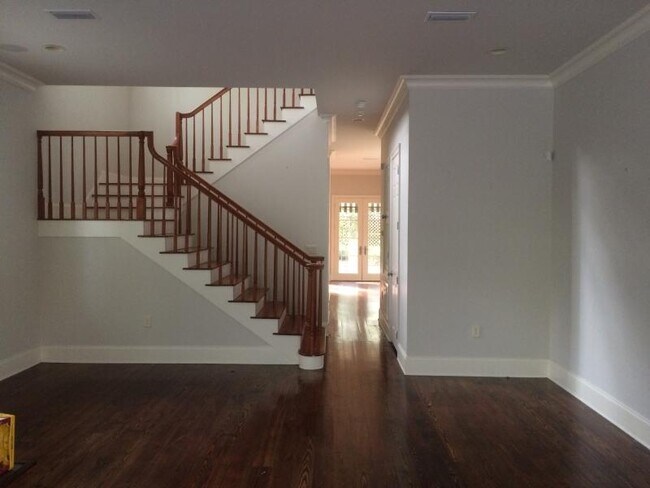 Building Photo - 200 Rochester Pl