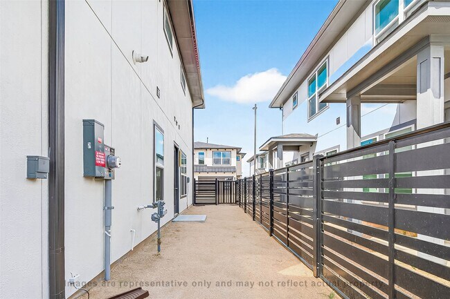 Building Photo - 10719 Mason Rd