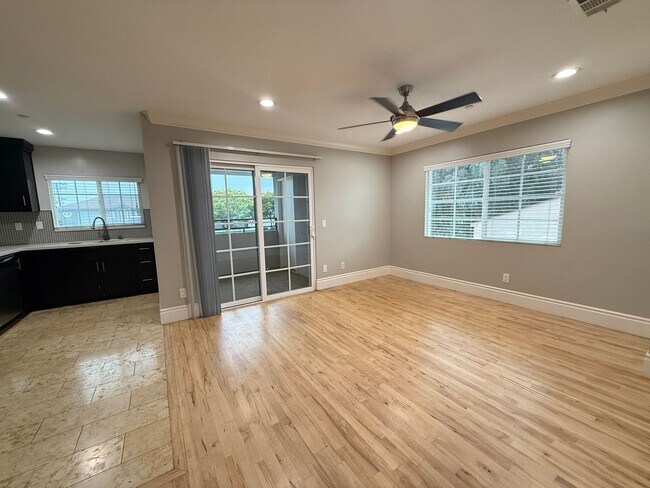 Building Photo - MOVE IN READY 2/2 with 2 Assigned Parking! In Unit Washer & Dryer! Gated Community! Centrally Loc...