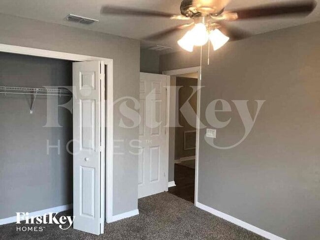 Building Photo - 2600 Sanderling St