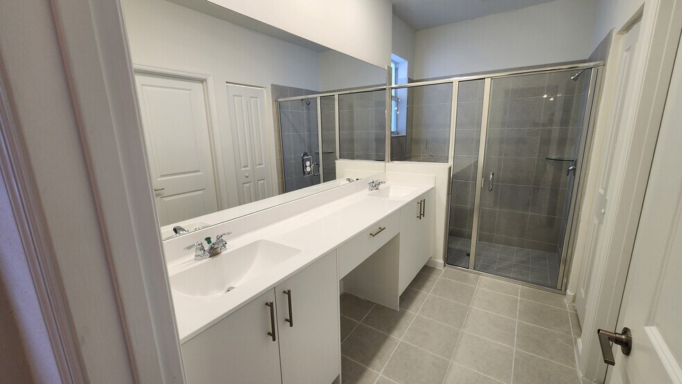 Building Photo - 2991 SE 23rd Ave