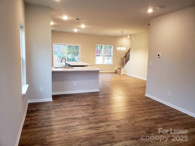 Building Photo - 543 San Marco Dr