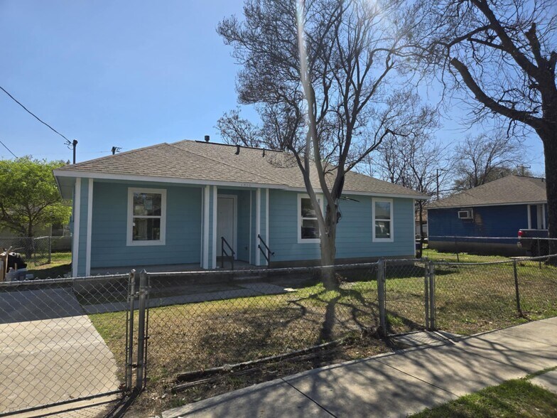 Building Photo - 1410 Colima St