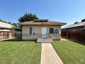 Building Photo - Charming 3 Bed/2 Bath Home w/ Large Yard