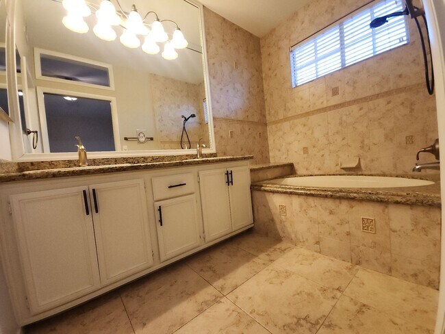 Building Photo - Immaculate Two Story Townhouse style Condo in Summerlin.