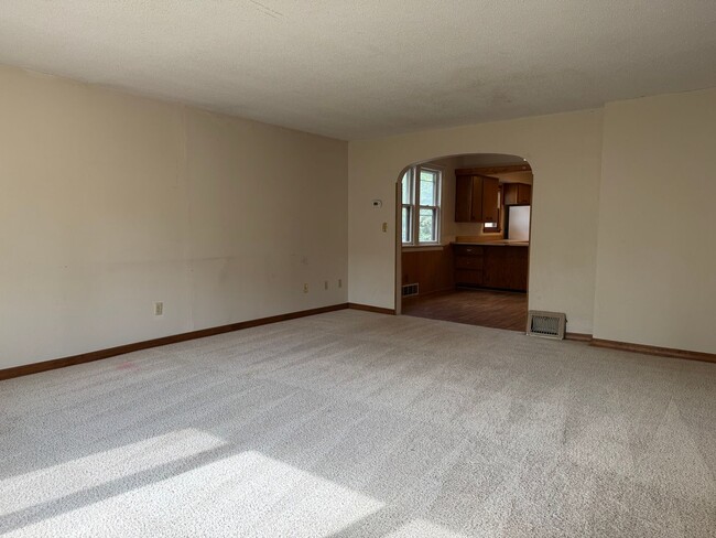 Building Photo - 5 Bedroom 3 bath - North Fargo