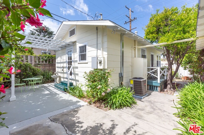 Building Photo - 9980 Braddock Dr