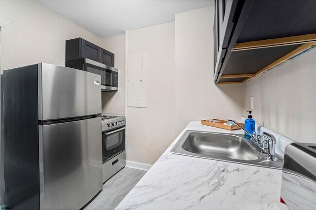 Building Photo - 207 Oriental Ave