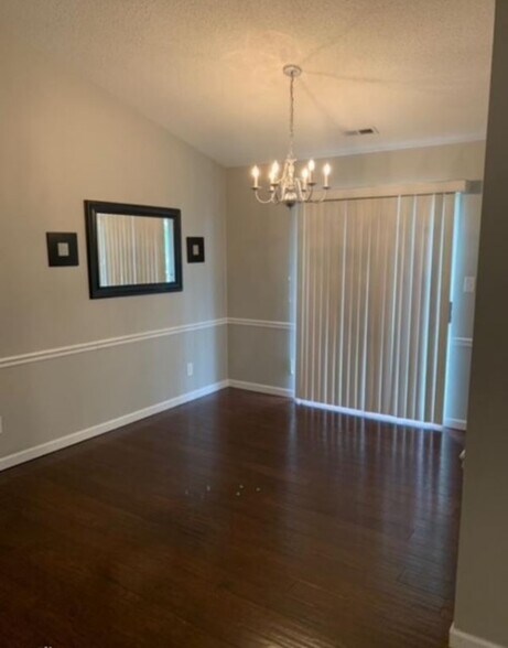 Building Photo - 1435 Bobolink Pl