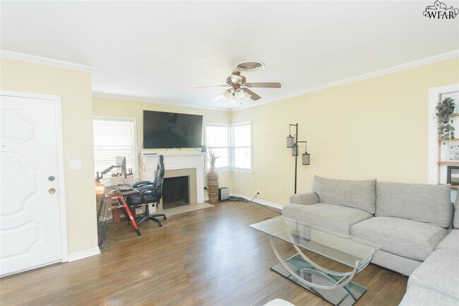 Building Photo - 2415 Ellingham