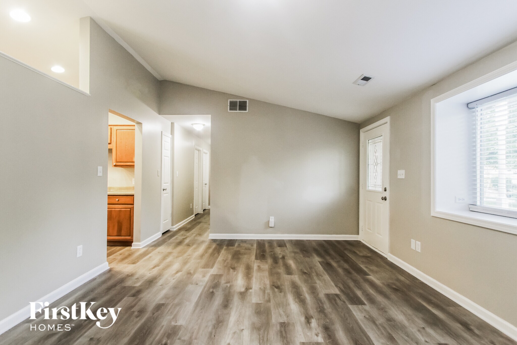 Building Photo - 410 Grovewood Dr