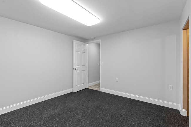 Building Photo - Luxury Remodeled 3Bed/2Bath w/ Finished Ba...