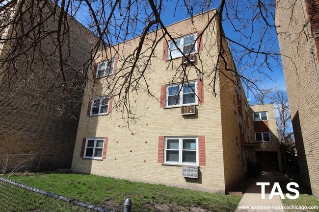 Building Photo - 1642 W Morse Ave