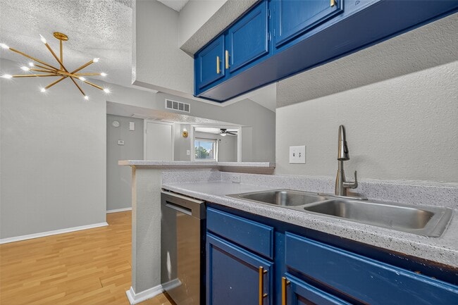 Building Photo - 10555 Turtlewood Ct