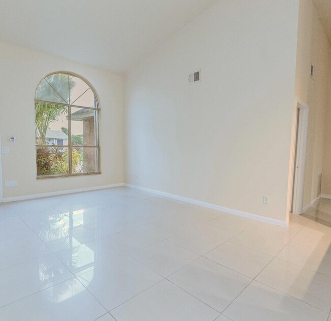 Building Photo - 8111 Cedar Hollow Ln