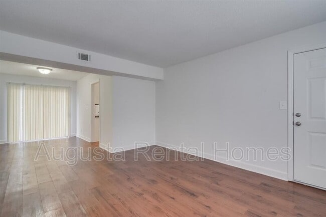 Building Photo - 2905 Arrowhead Dr