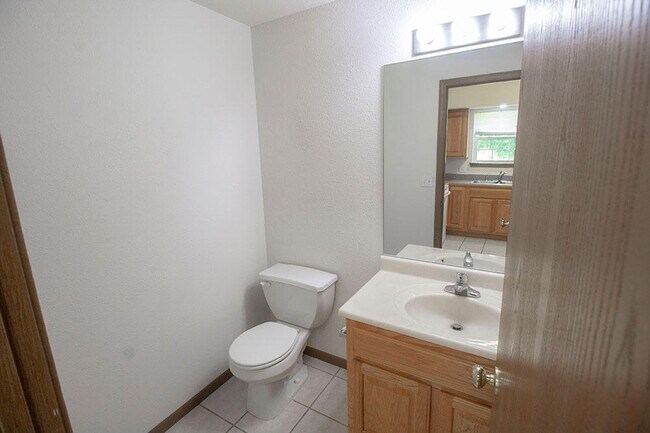 Building Photo - 5000 Derby Ridge Dr