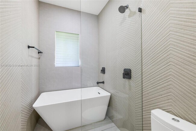 Building Photo - 8941 SW 65th Ct