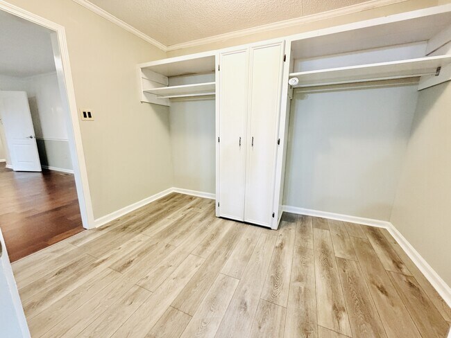 Building Photo - 7905 Castleton Ln