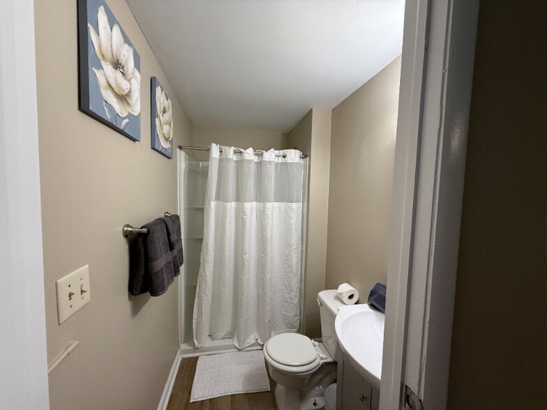 Building Photo - 8014 Bald Ridge Dr