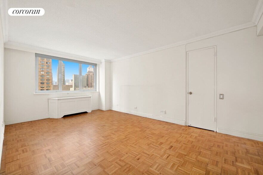 Building Photo - 45 W 67th St