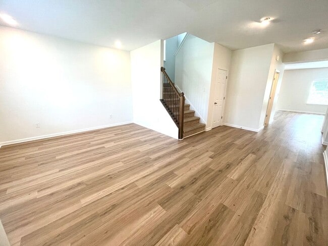 Building Photo - Newer Construction Home!