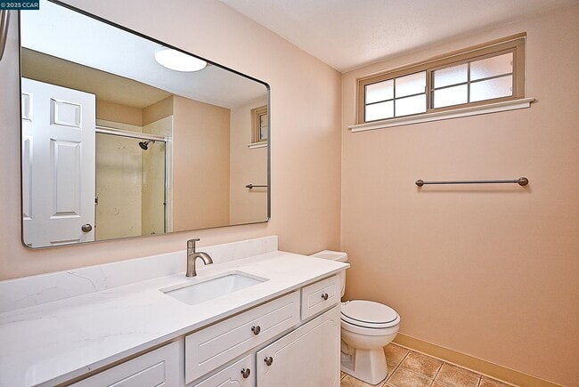Building Photo - 933 Meadowvale Ct