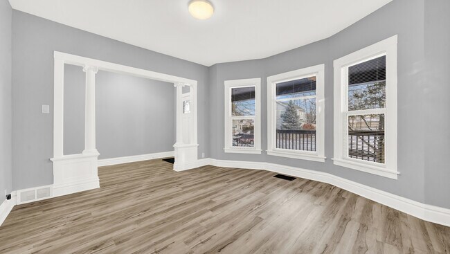 Building Photo - 319 N Hickory St