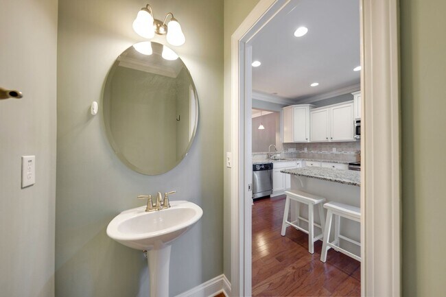 Building Photo - Gorgeous 3-Bed, 3.5-Ba Townhouse w/ First floor Bedroom in Downtown Apex