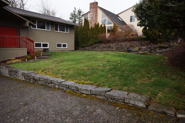 Building Photo - Beautiful NW Portland Heights 4 bedroom