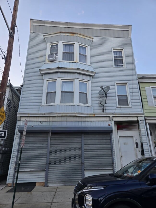 Building Photo - 328 Cross St