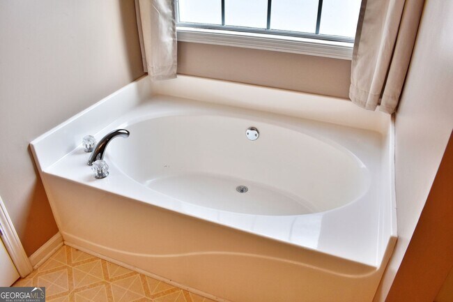 Building Photo - 2015 Lisa Springs Dr SW