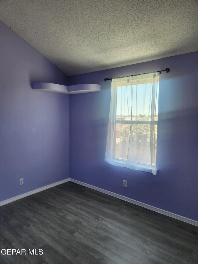 Building Photo - 3281 Emerald Point Dr