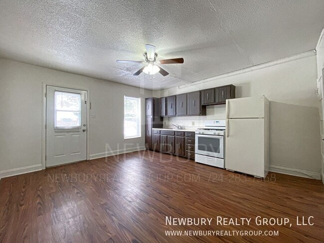 Building Photo - 29 Hickory St