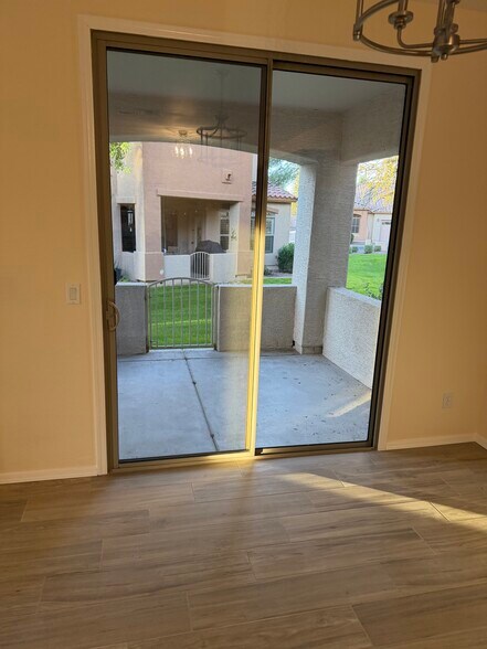 Patio - 2600 E Springfield Pl