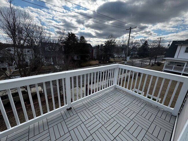 Building Photo - NEWLY RENOVATED EXPANSIVE 5BD 4BA BRIGHTWOOD HOME