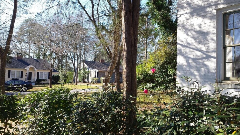 Building Photo - 143 Greenwood Drive