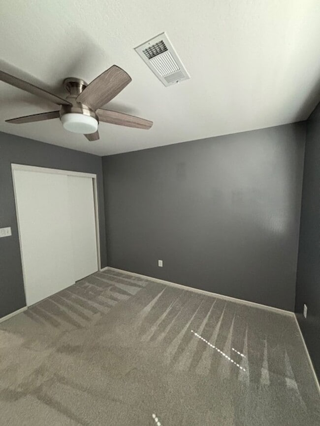 Building Photo - Clean 3 Bedroom / 2 Bathroom Home in Rosed...