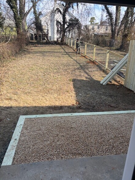 Building Photo - 809 Montrose Ave