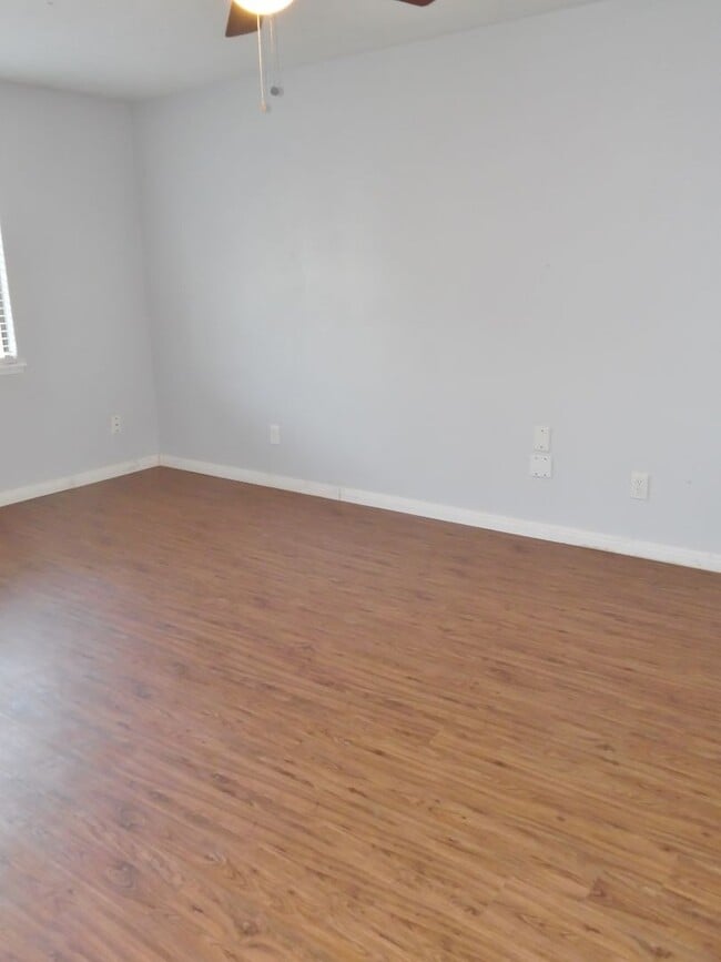 Building Photo - RECENTLY REMODELED, FRESHLY PAINTED HOME IN NORTHEAST FORT WORTH