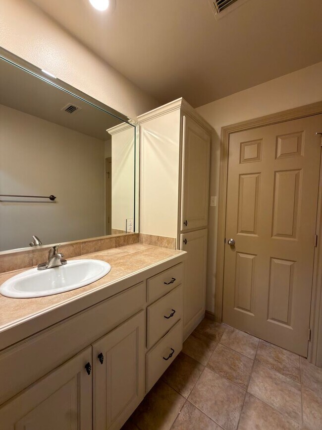 Building Photo - Immaculate garden home in Tivoli Estates