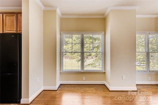 Building Photo - 1305 Summit Greenway Court