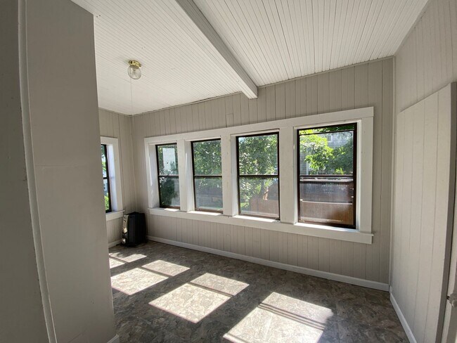 Building Photo - Trump Property