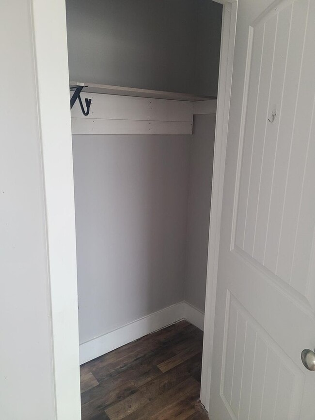 Building Photo - 17th St 6 Plex