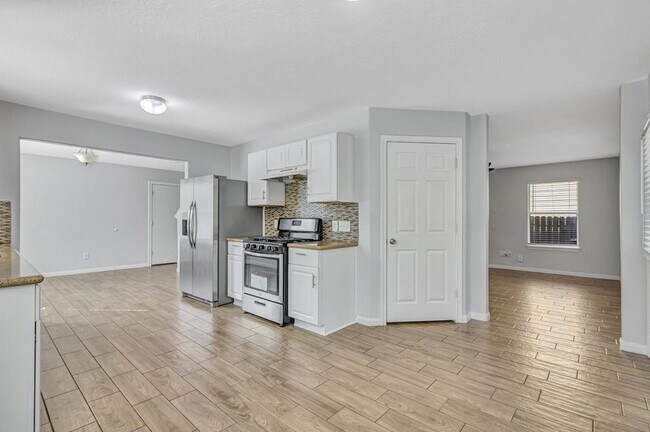 Building Photo - 2927 Cypress Island Dr