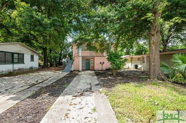 Building Photo - 119 W 60th St