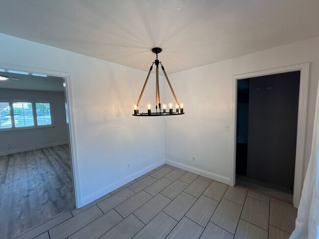 Building Photo - 5753 Mohican Dr