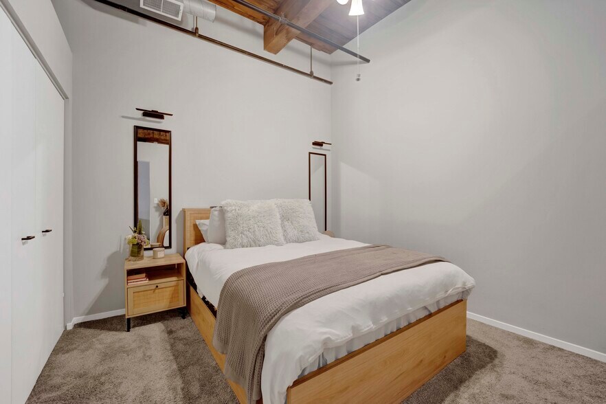 Building Photo - 625 W Jackson Blvd