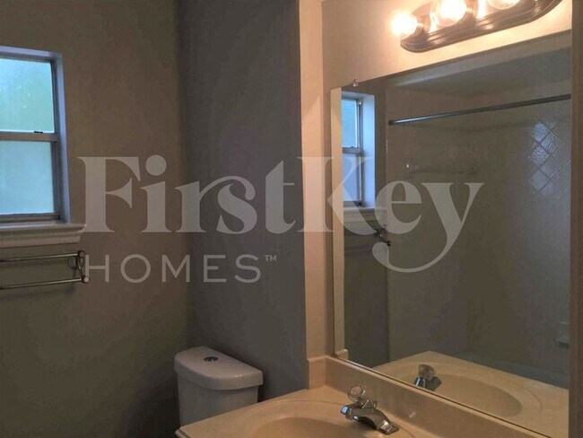 Building Photo - 4702 Hickory Downs Dr