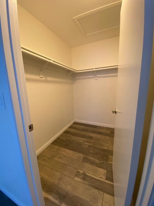 Building Photo - CUTE REMODELED ONE BEDROOM UNIT IN GATED C...